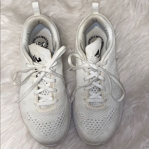 APL Techloom Pro White Sneakers US 8